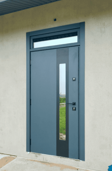 Дверь для высокого дверного проема с фрамугой и оконной вставкой