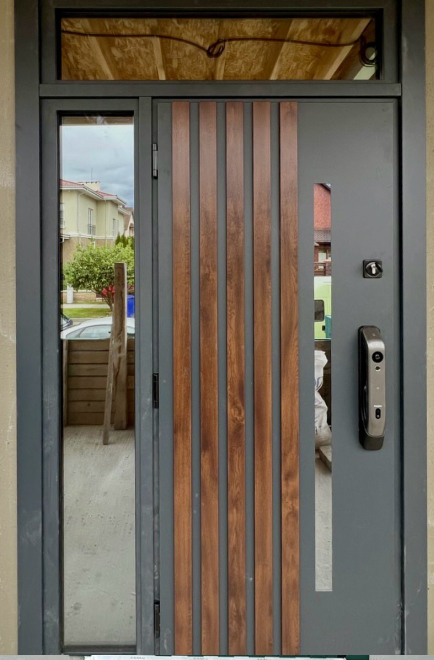 Дверь в дом для нестандартного проёма