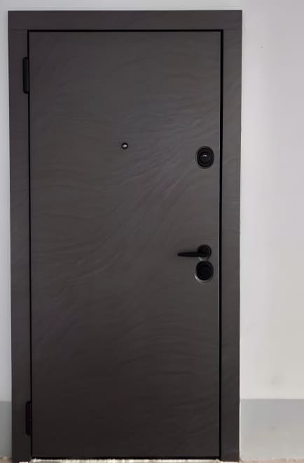 Дверь в квартиру, изготовленная под заказ